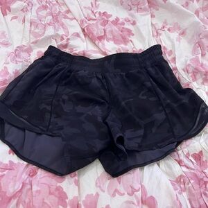 Lululemon Women’s Hotty Hot Low-Rise 4”, Incognito Camo Multi Gator Green/Black